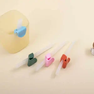 Children's straws with clasps